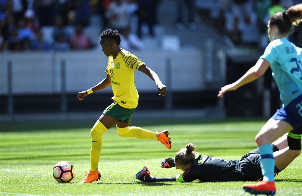 CAPE TOWN, SOUTH AFRICA - JANUARY 19: Thembi Kgatlana of South Africa beats goalkeeper Sari van Veenendaal of Netherlands to score a goal during the Winnie Mandela Challenge match between South Africa and Netherlands at Cape Town Stadium on January 19, 2019 in Cape Town, South Africa. (Photo by Ashley Vlotman/Gallo Images)