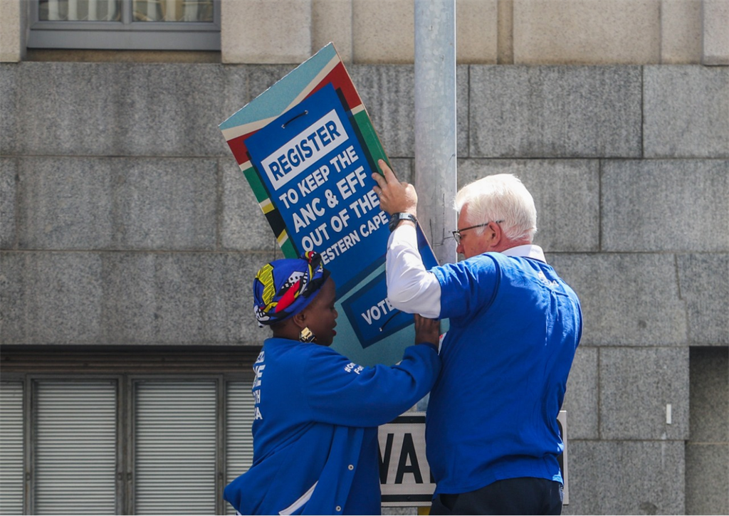 DA Western Cape premier candidate Alan Winde and party spokesperson on corruption Phumzile van Damme put up a campaign poster in Cape Town. (Jan Gerber, News24)