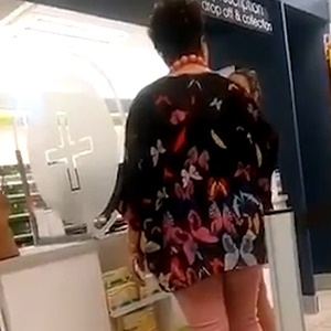 A woman confronts a customer at a Clicks store. (Screengrab)