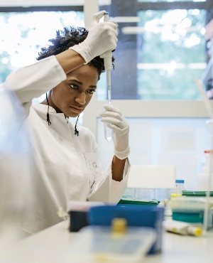 Researcher in the lab. (PHOTO: Getty Images)