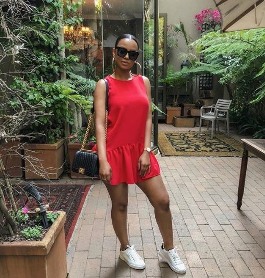 HOW TO WEAR SNEAKERS WITH A DRESS | Daily Sun