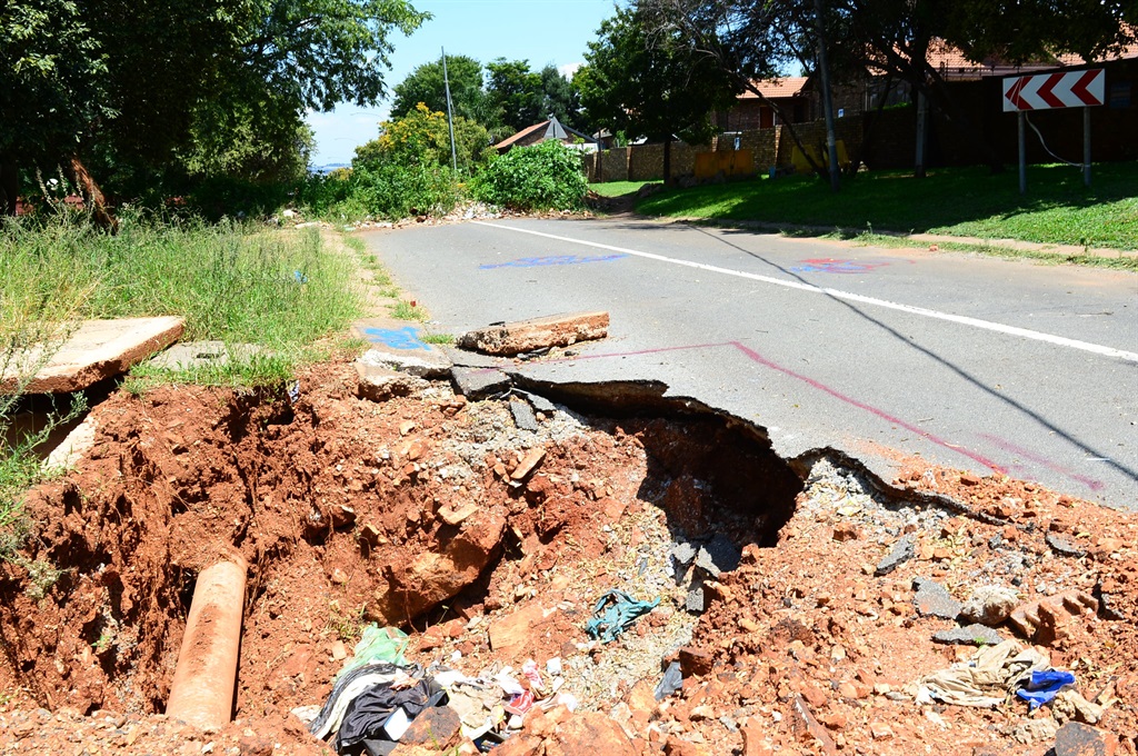 Numerous sinkholes in Centurion have led to several road closures. Photo by Morapedi Mashashe