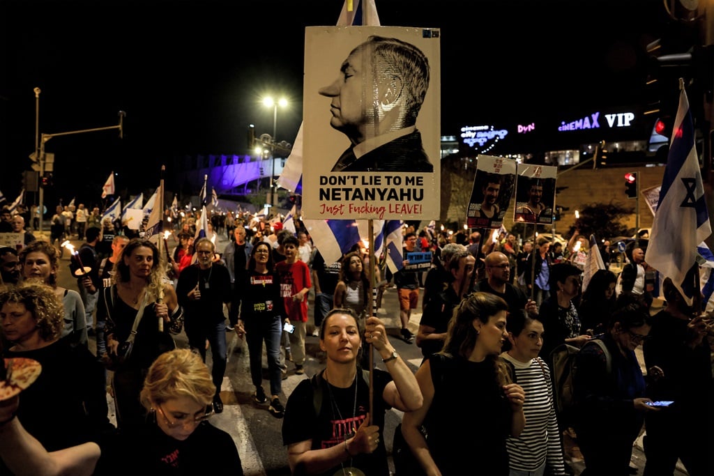 Anti-government protesters gathered with signs and candles as they staged a four-day sit-in Jerusalem on 2 April 2024 calling for the dissolution of the Israeli government and the return of Israelis held hostage in the Gaza Strip by Palestinian militants since the October 7 attacks. (Ahmad Gharabli/ AFP)