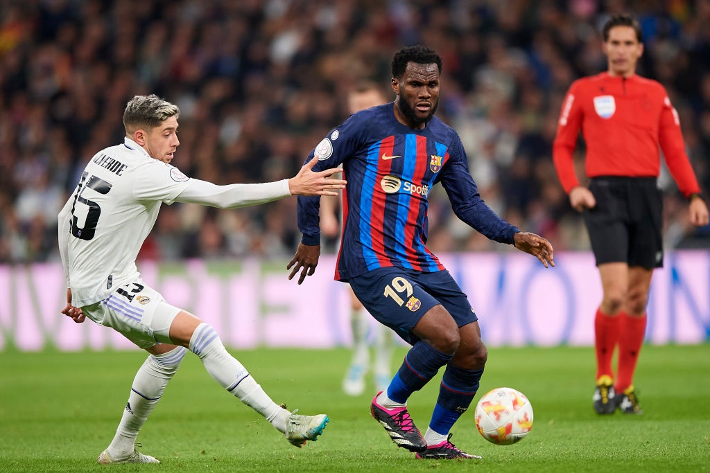 MADRID, SPAIN - MARCH 02: Fede Valverde of Real Madrid CF competes for the ball with Franck Kessie of FC Barcelona during the Copa del Rey Semi Final First Leg match between Real Madrid CF and FC Barcelona at Estadio Santiago Bernabeu on March 02, 2023 in Madrid, Spain. (Photo by Silvestre Szpylma/Quality Sport Images/Getty Images)