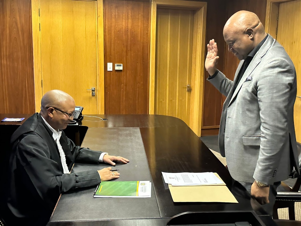 Limpopo Treasury MEC, Seaparo Sekoati (right), has been sworn in by Limpopo Judge President, George Phatudi as acting Premier. 