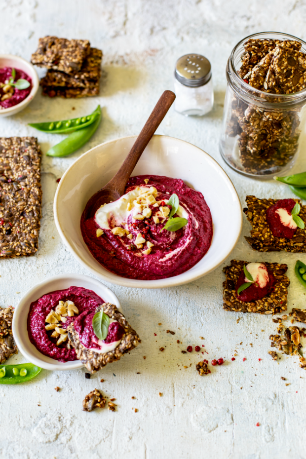 beetroot dip with crackers recipe