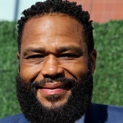Anthony Anderson officiates friend's Jamaican wedding, jokes he's not sure it's 'totally legit'