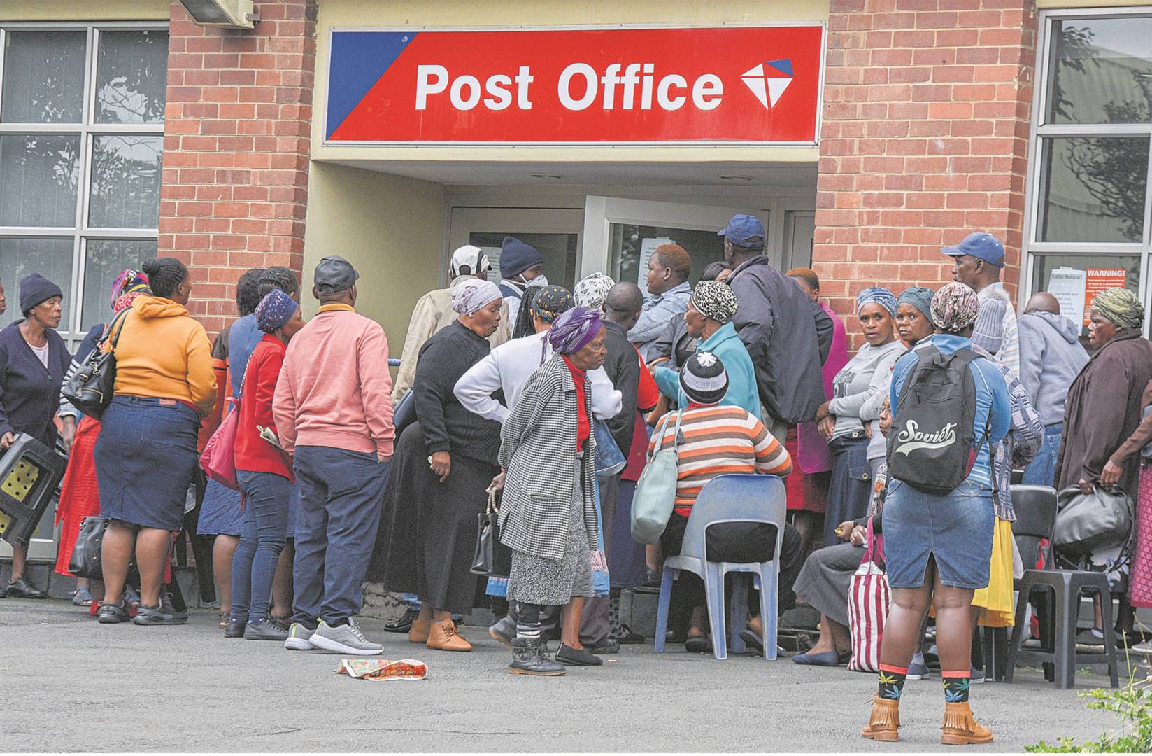 Post Office calls for calm as misinformed grant beneficiaries flock their  offices | Witness