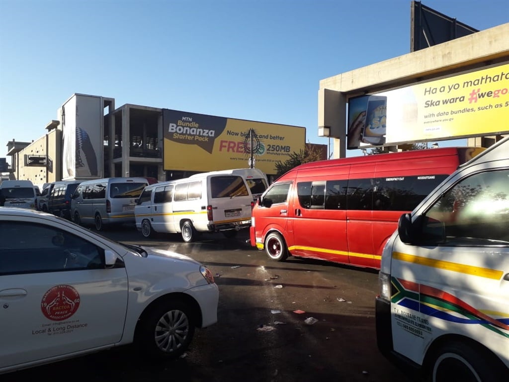 Hawkers caught in the middle as Soweto residents descend on Bara taxi rank to remove illegal immigrants - News24