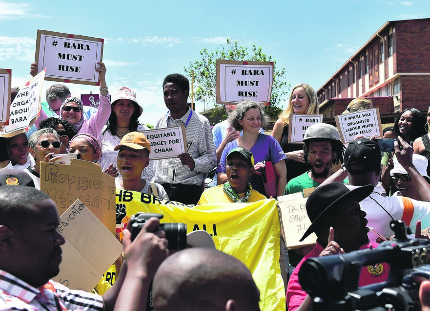 Sanco and ANC members gather to show their support to the doctors who have not been paid.                           Photo by Themba Makofane