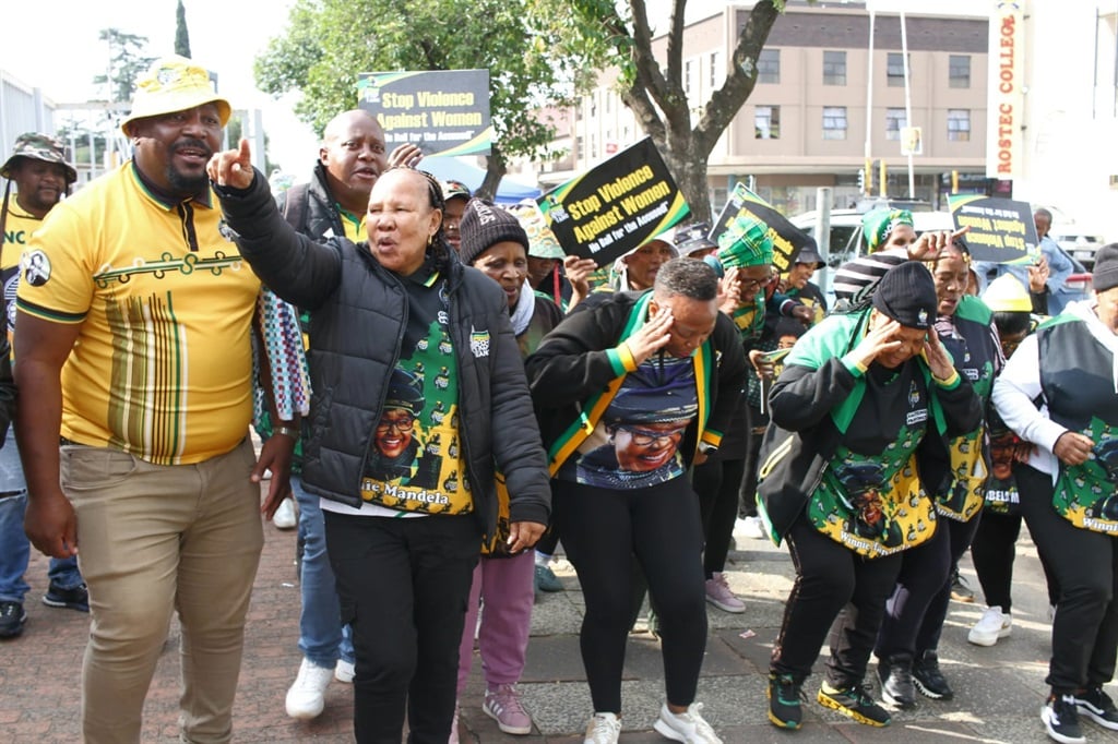 ANC Sedibeng region picketing outside Vereeniging 