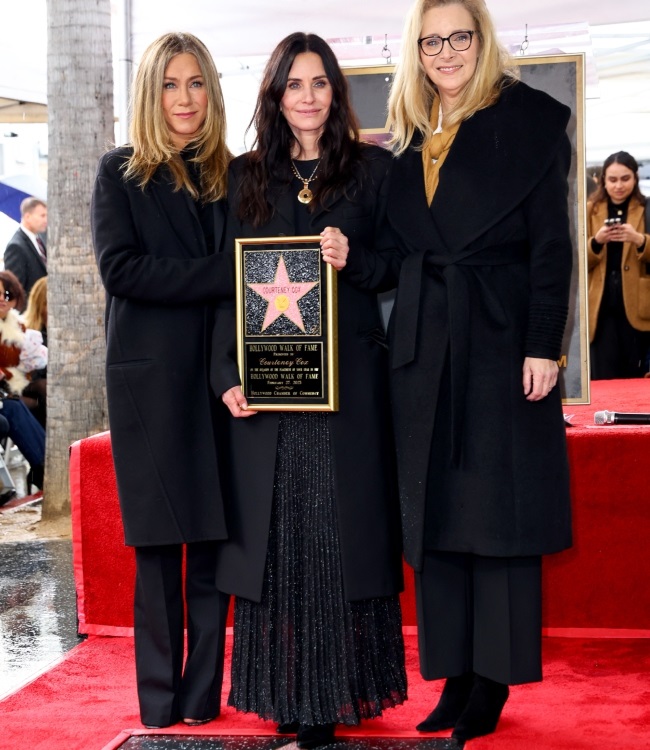 Courteney was joined by Jen and former Friends co-star, Lisa Kudrow, when she received her star on the Hollywood Walk of Fame recently. (PHOTO: Gallo Images/Getty Images)