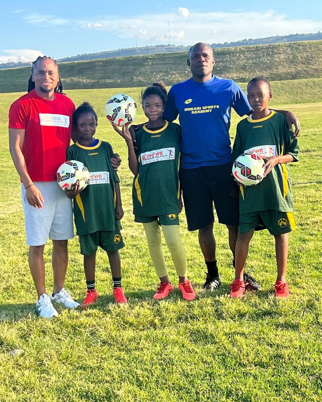Siphiwe Tshabalala donated a set of footballs and 
