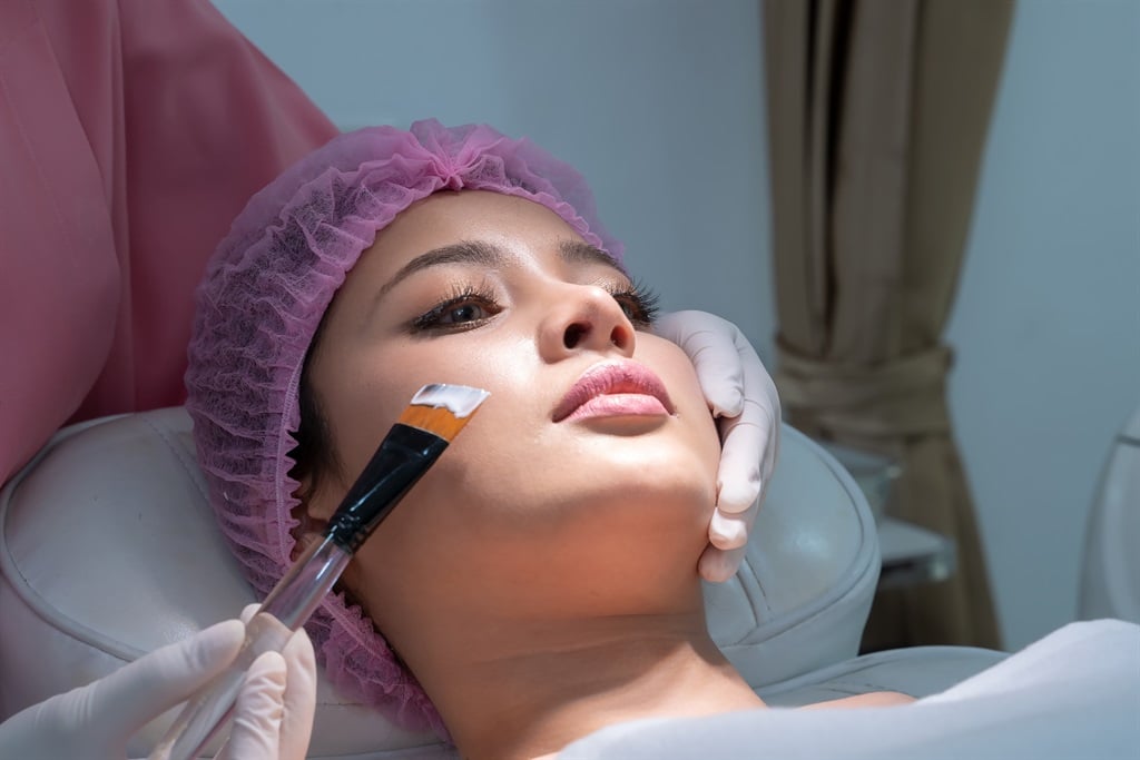 Expert tells everything we need to know about skin peels. 