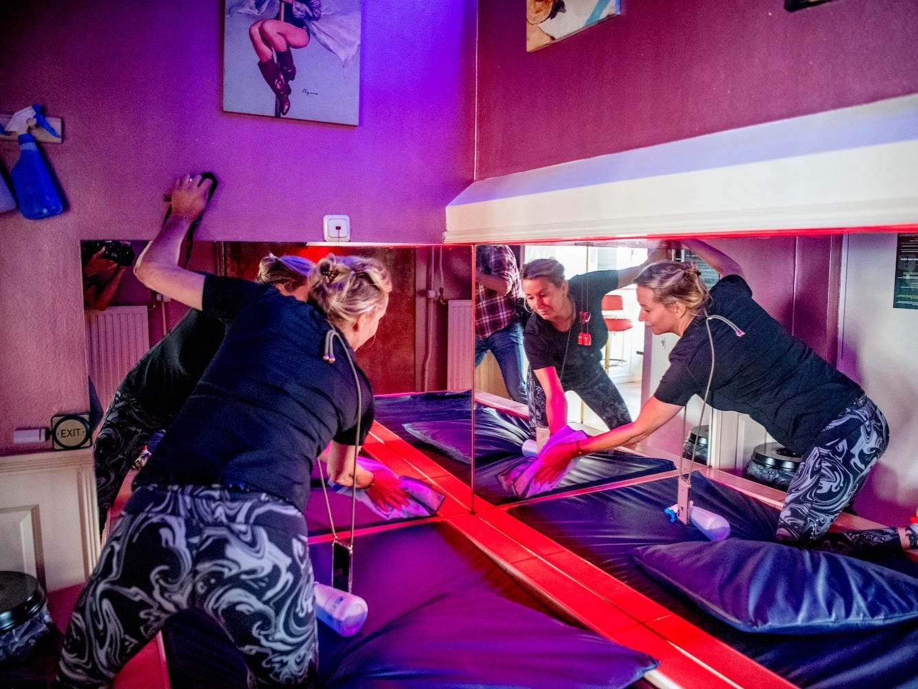 No Kissing Allowed Photos Show How Sex Workers In Amsterdams Red Light District Are Adapting