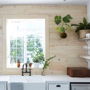 VIDEO: Seal a wooden splashback in your kitchen with Woodoc