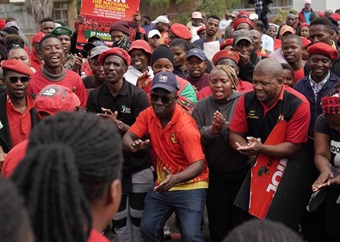 LIVE | Malema leads EFF protesters to Ramaphosa's official residence Mahlamba Ndlopfu