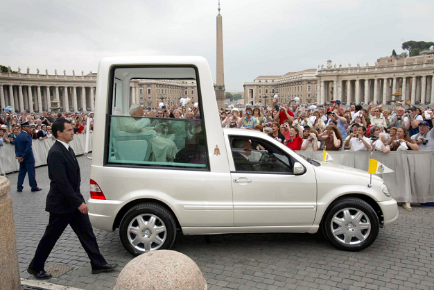 Renault donates EV to pope