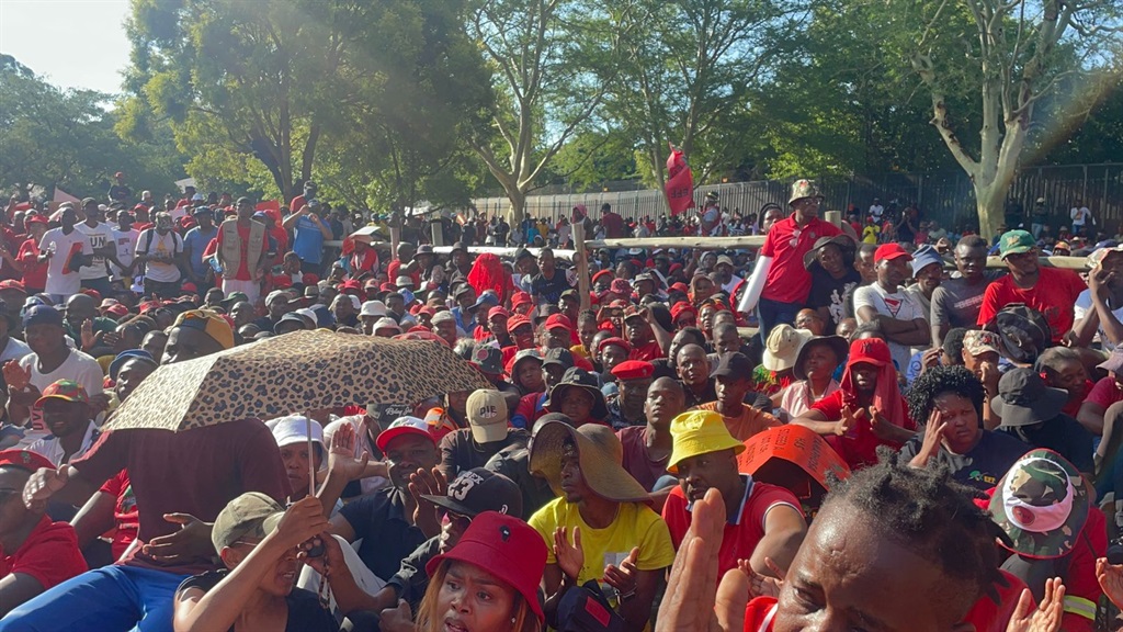 Thousands of EFF members and other parties marched
