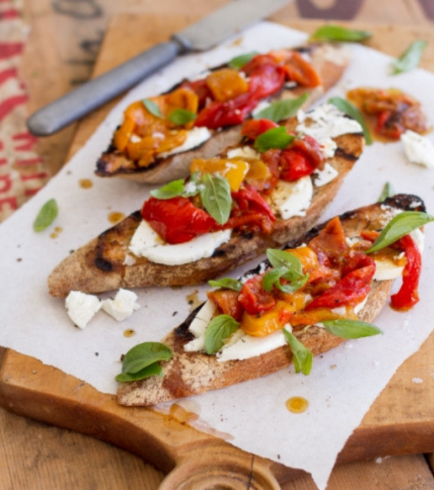 Buschetta with grilled peppers