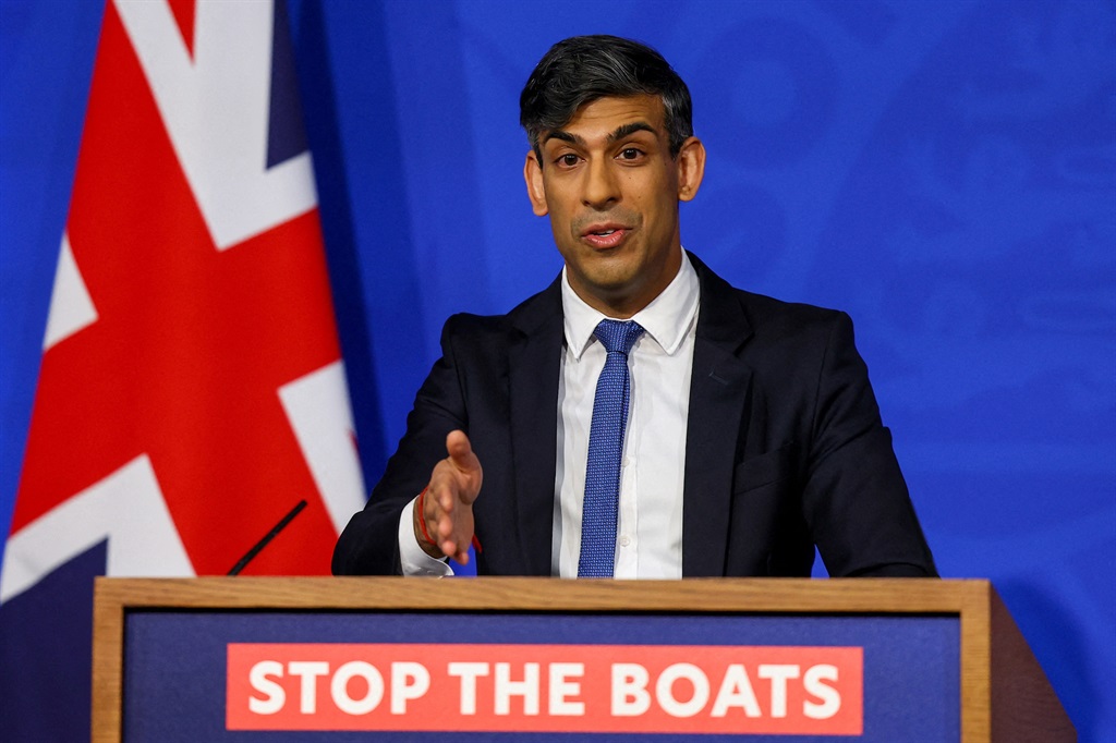UK Prime Minister Rishi Sunak speaks at Downing Street on 22 April 2024. He promised deportation flights to Rwanda would start in no more than 12 weeks. (Toby Melville / POOL / AFP)