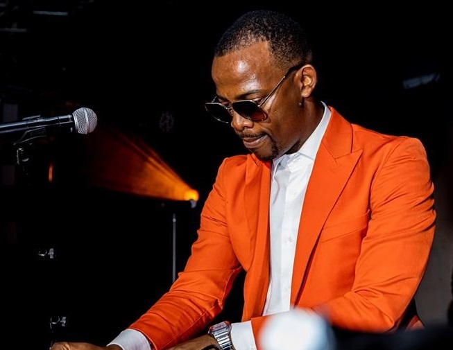 Draped in orange, the man of the hour Zakes Bantwini headlined a Glenmorangie whiskey party on the desks. 