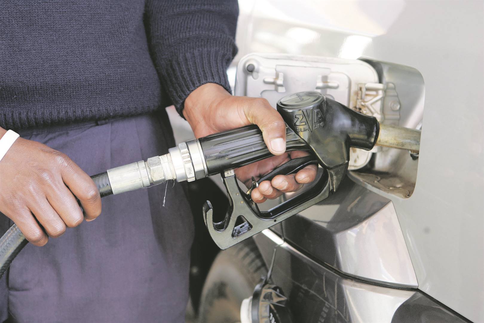 Petrol stations across Gauteng are struggling to fill customers’ tanks on hot days.