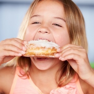 Many ads encourage kids to eat junk foods.