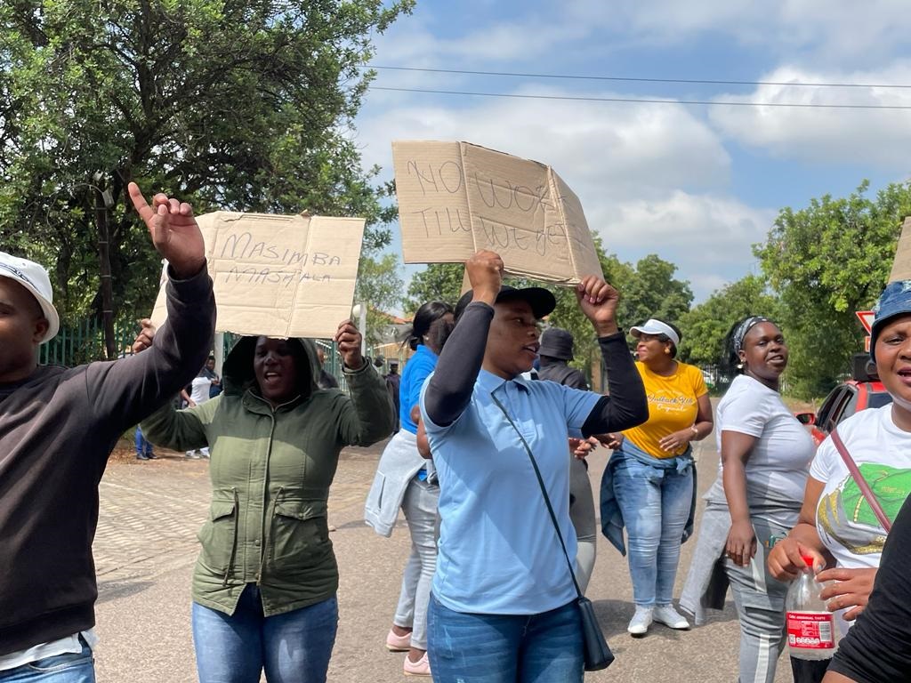 The security guards protested outside Bronkorsprui