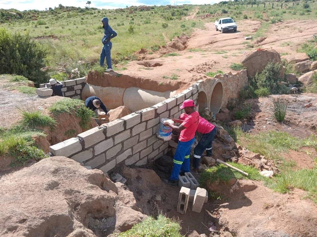 The Economic Freedom Fighters (EFF) slams ANC for allegedly demolishing a bridge they recently reconstructed in the Elias Motsoaledi Local Municipality in Limpopo. 
