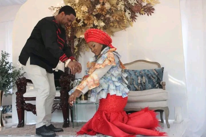 King Misuzulu with his third wife, Queen Masesi Myeni after lobola was paid on Sunday, 5 May. 