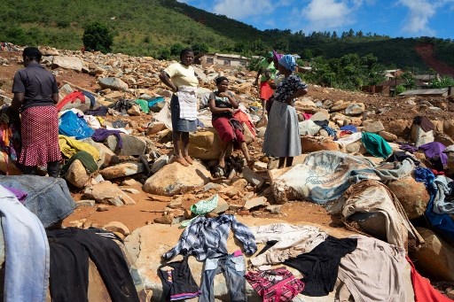 <p><strong>Mozambique, Zimbabwe cyclone deaths exceed 300 as UN boosts aid</strong></p><p>The death toll from a cyclone that smashed into Mozambique and Zimbabwe rose to more than 300 as rescuers raced against the clock to help survivors and the UN led the charge to provide aid.</p><p>"We already have more than 200 dead, and nearly 350 000 people are at risk," Mozambican President Filipe Nyusi announced on Tuesday, while the government in Zimbabwe said around 100 people had died but the toll could be three times that figure. -(AFP)<strong></strong></p><p><strong></strong></p>