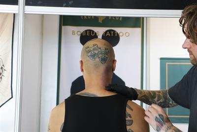 Tattoo artist Bobeus (@bobeustattoo) gets ready to