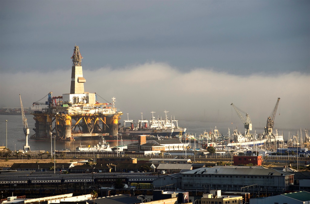 An oil rig in Cape Town harbour. Photo : Education Images/Universal Images Group