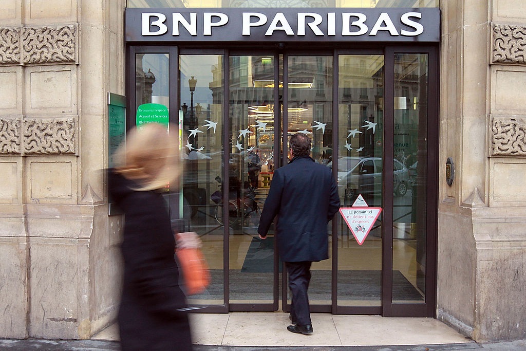 Pedestrians pass a BNP Paribas branch on November 21, 2012  in Paris, France. (Photo by Yves Forestier/Getty Images)