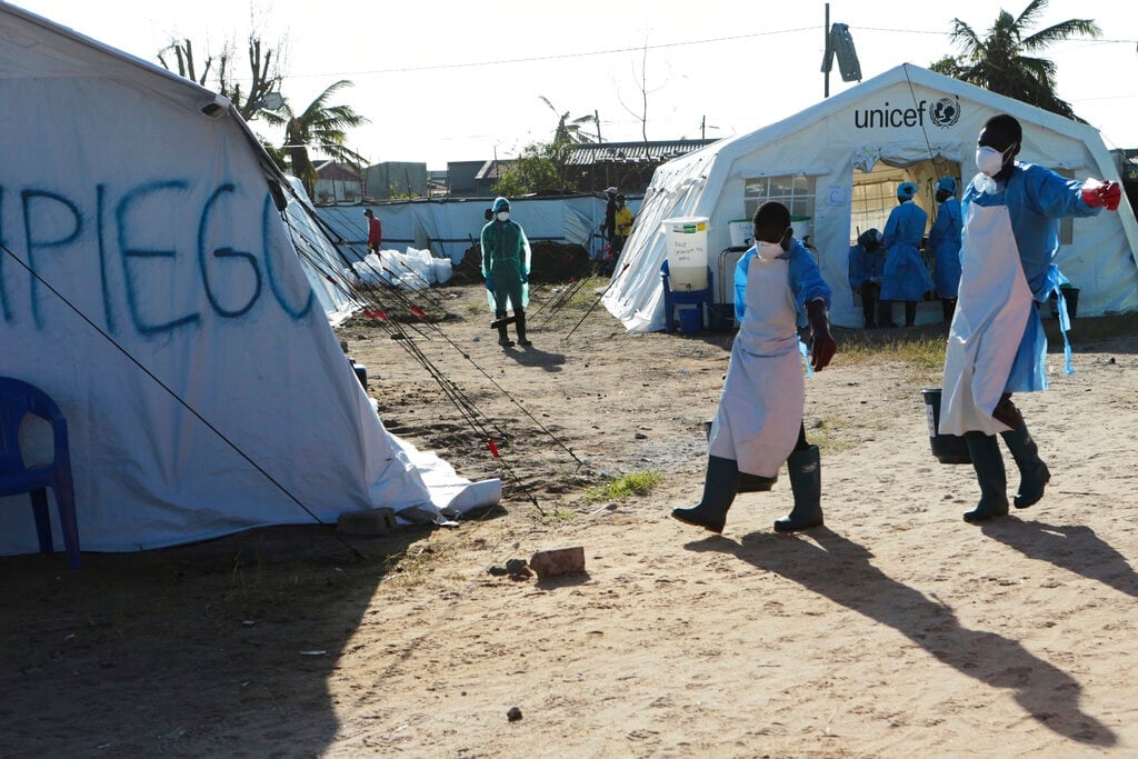 Health workers at a cholera treatment centre. (Tsvangirayi Mukwazhi, AP)
