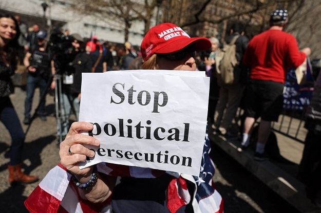 NEW YORK, NY - APRIL 04: Supporters and opponents 