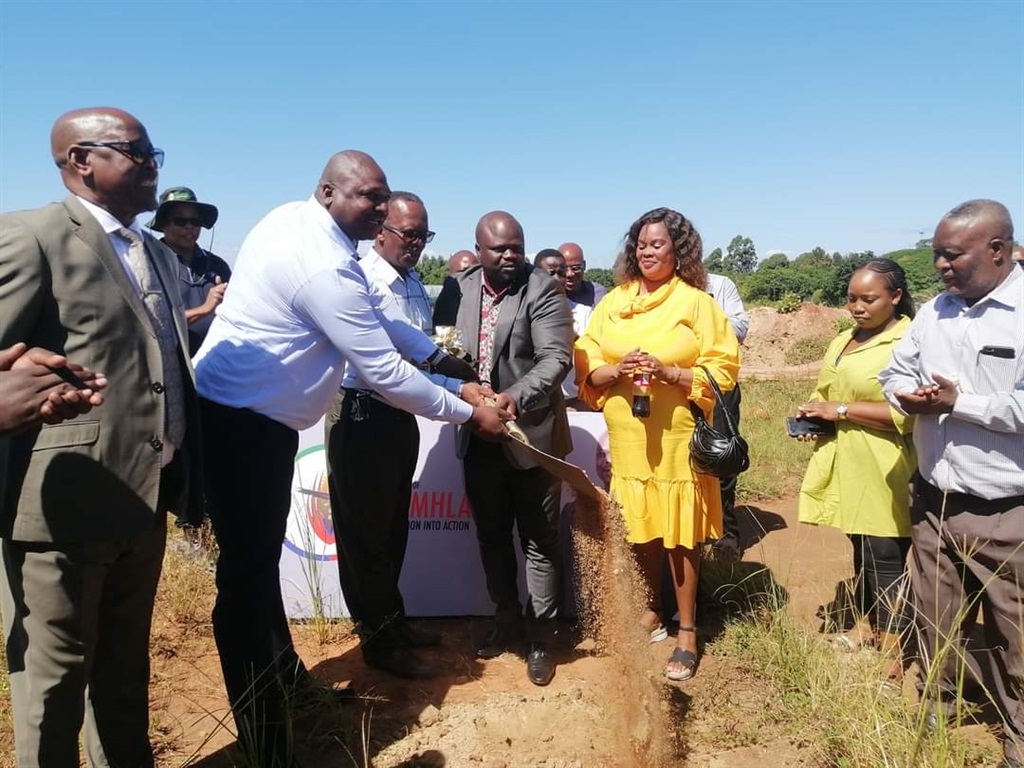 Mayor Xolani Ngwezi (holding  a shovel, middle) with other councillors turning the sod for the water project plant. Photo by Xolile Nkosi