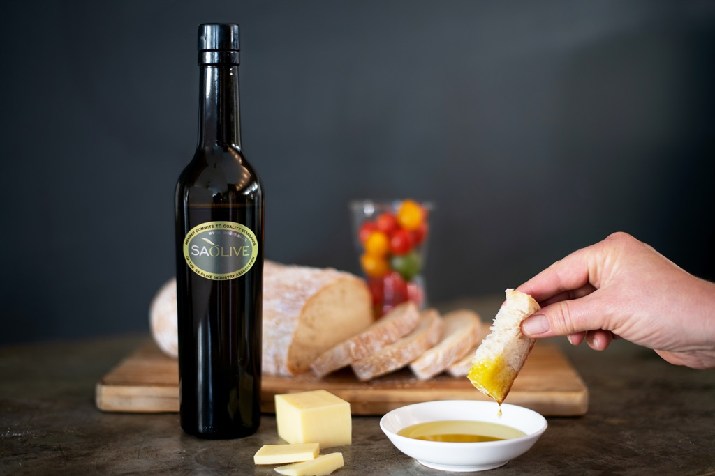 If a bottle of extra virgin olive oil has the SA Olive CTC seal on it, it means that it is 100% locally (South African) produced and authentic.