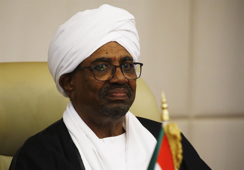 Omar al-Bashir photographed wearing a white turban