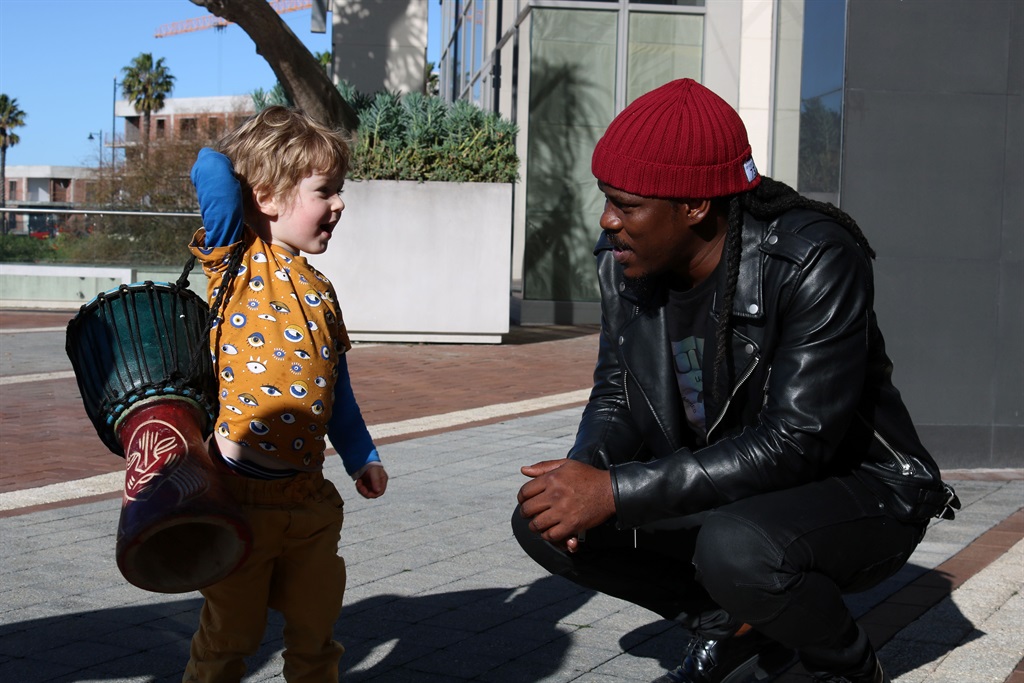 Music star Betusile Mcinga met one of his super fans, Kei Robertson-Poswell, in Cape Town. Photo by Lulekwa Mbadamane