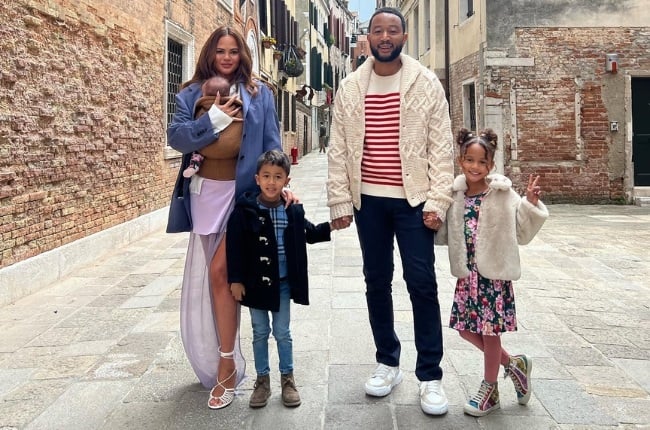 Chrissy Teigen and John Legend, with kids Esti, Miles and Luna, on their first Easter as a family of five.
 (PHOTO: Instagram/@johnlegend)
