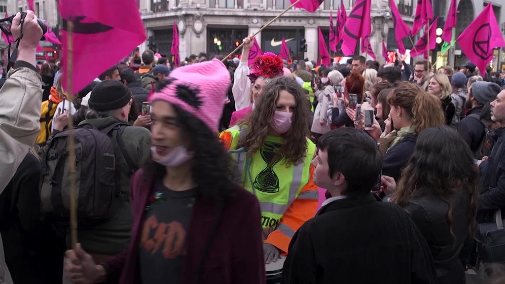 Catwalk protest highlights impact of 'fast fashion' on environment