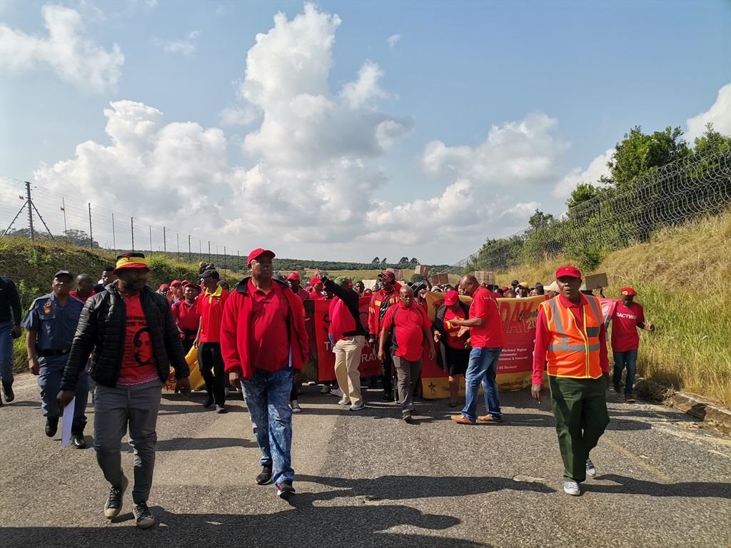 COSATU's first deputy president, Mike Shingange, has called on workers to defend their rights. Photo Bulelwa Ginindza
