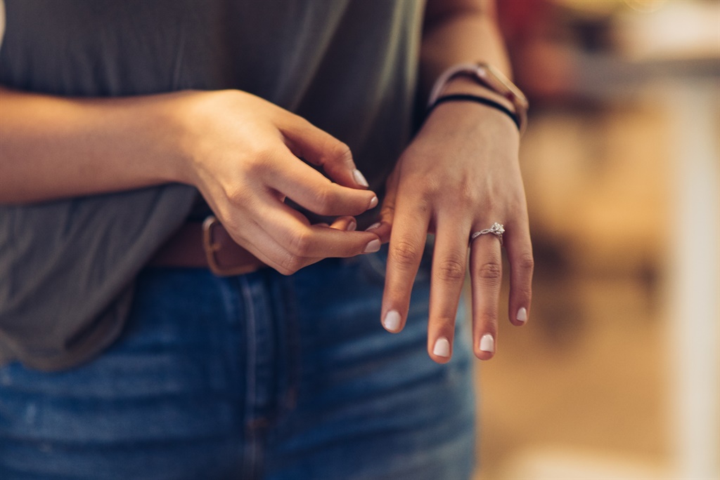 A bride to be feels uncomfortable about the ring her fiancé wants to propose to her with