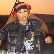  Kids can't get enough of DJ Zinhle! 