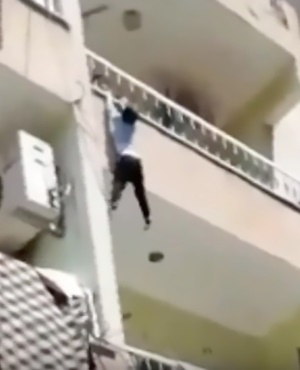 Boy falls from balcony. (Photo: ASIAWIRE/WWW.MAGAZINEFEATURES.CO.ZA)