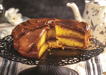 Coffee syrup cake with chocolate caramel 
