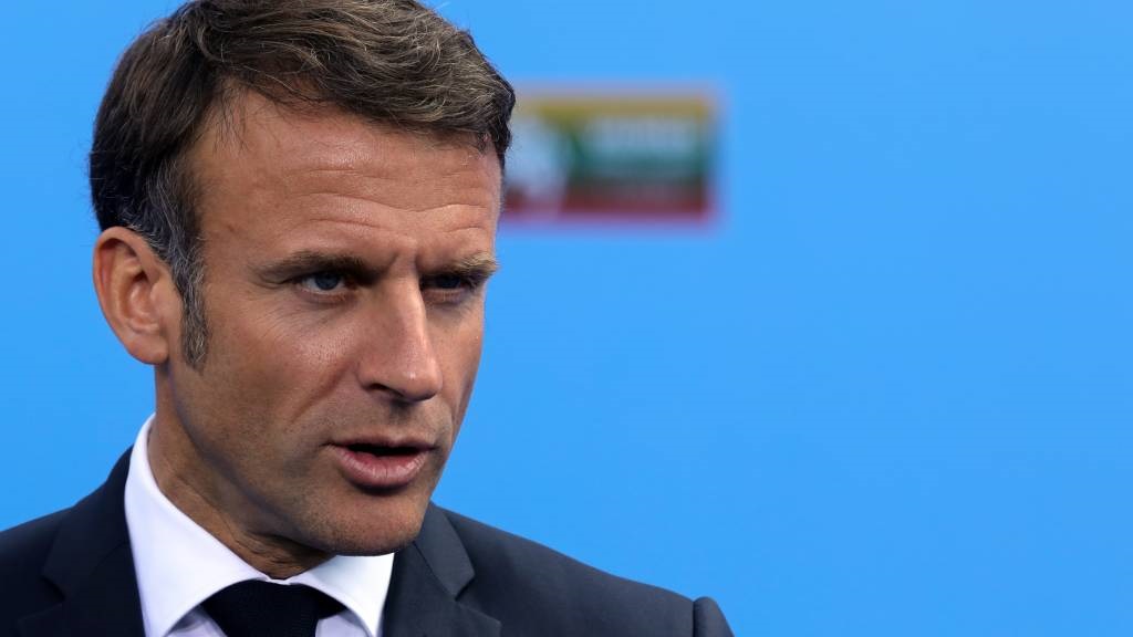Macron si impegna a sostenere l’Italia nella crisi dei migranti