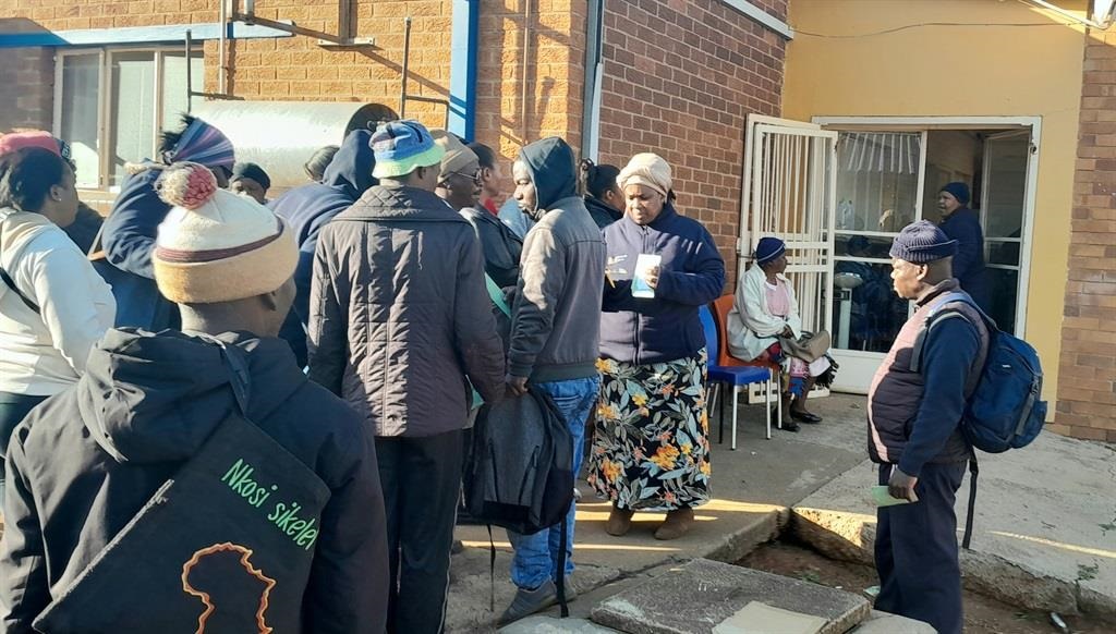 Patients allegedly have to bring their own chairs to Zone 7 Clinic in Sebokeng. Photo by Tumelo Mofokeng